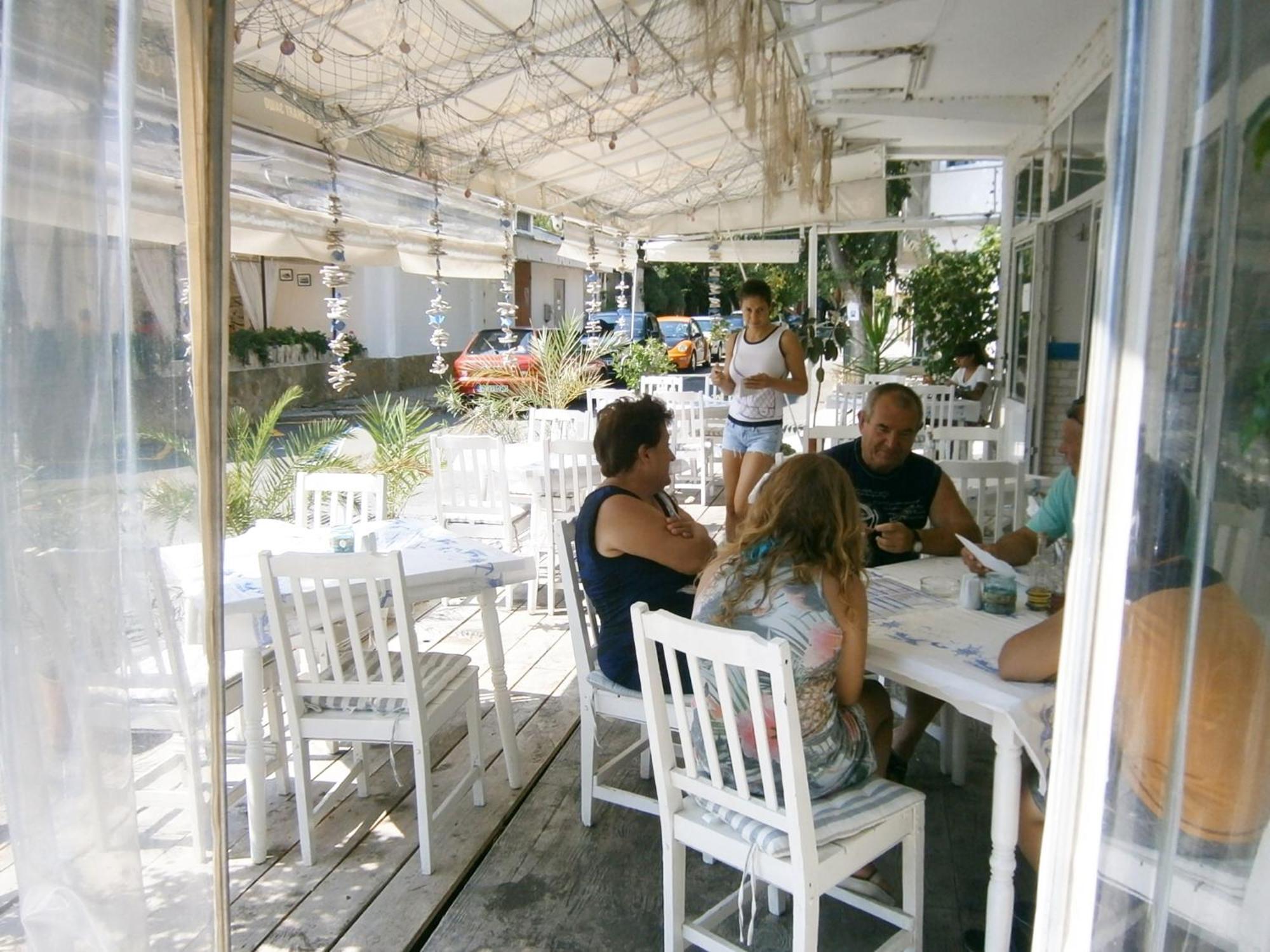 Family Hotel White House Pomorie Exterior photo