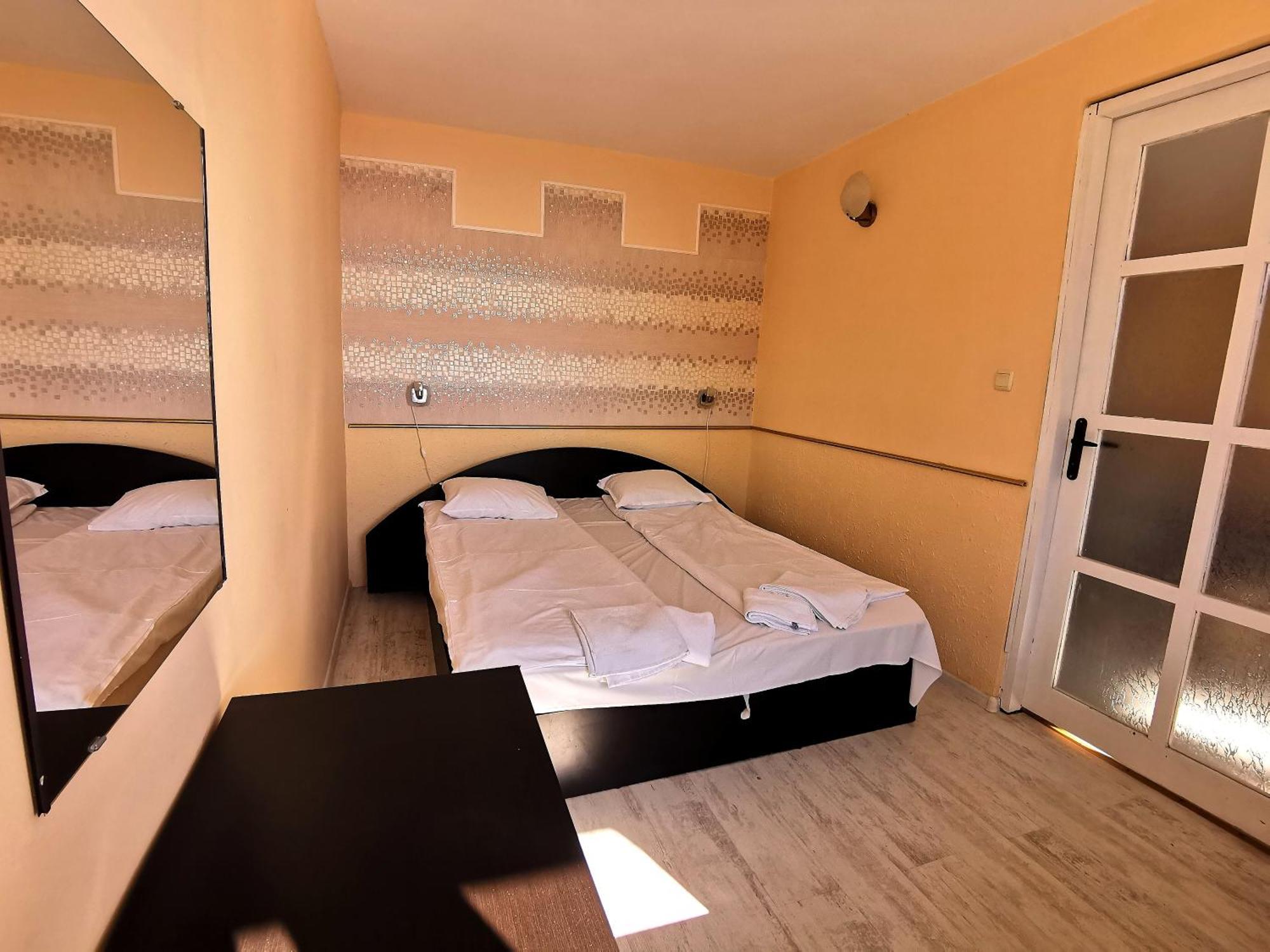 Family Hotel White House Pomorie Exterior photo