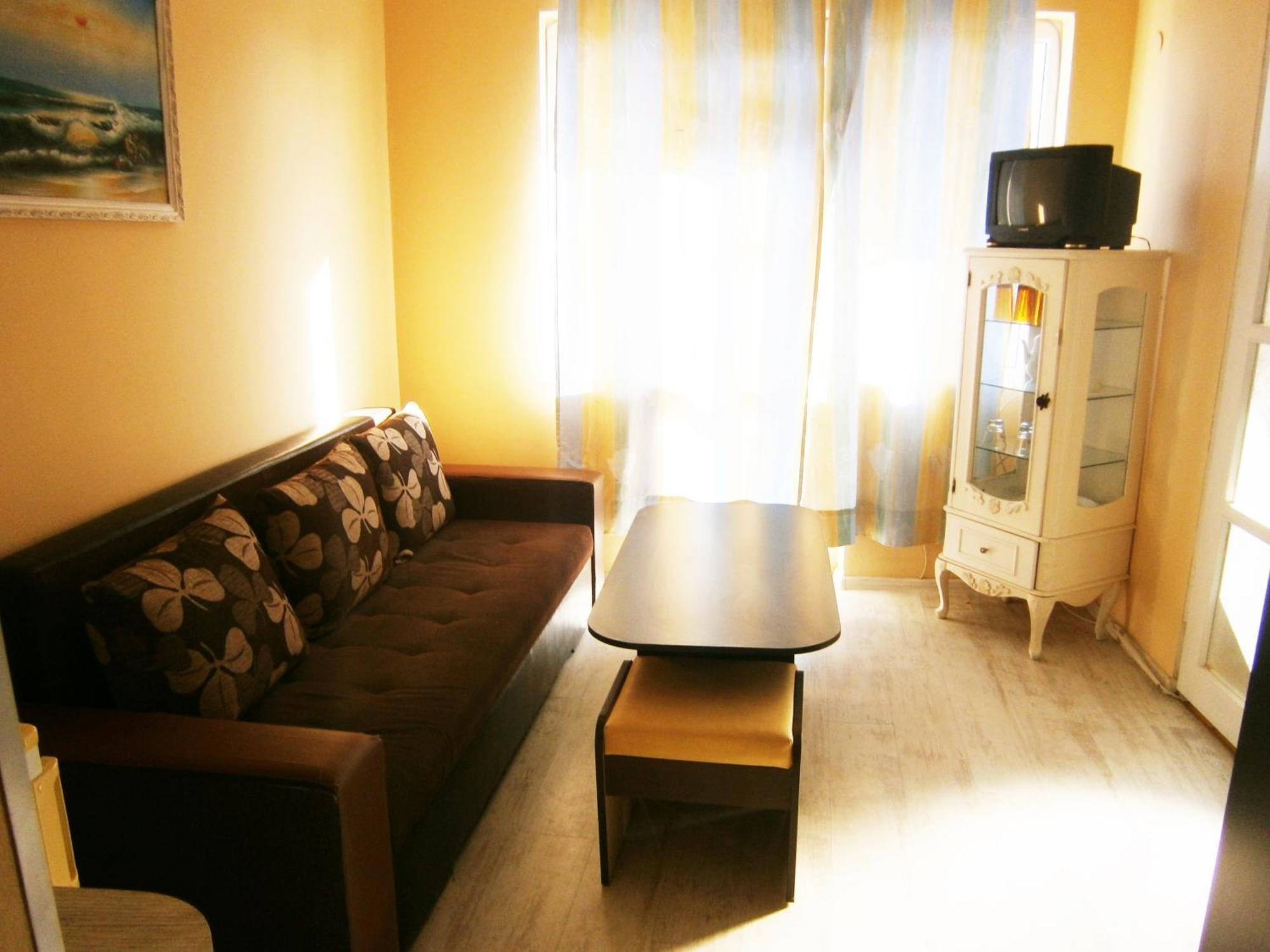 Family Hotel White House Pomorie Exterior photo