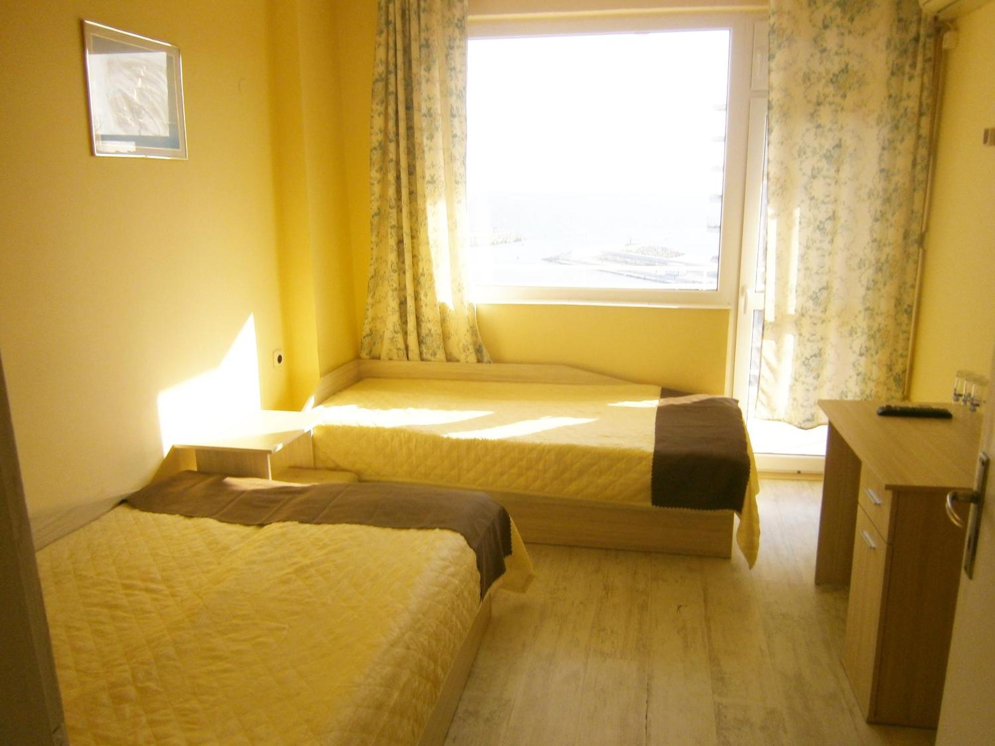 Family Hotel White House Pomorie Exterior photo