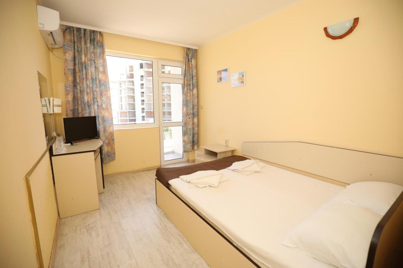 Family Hotel White House Pomorie Exterior photo